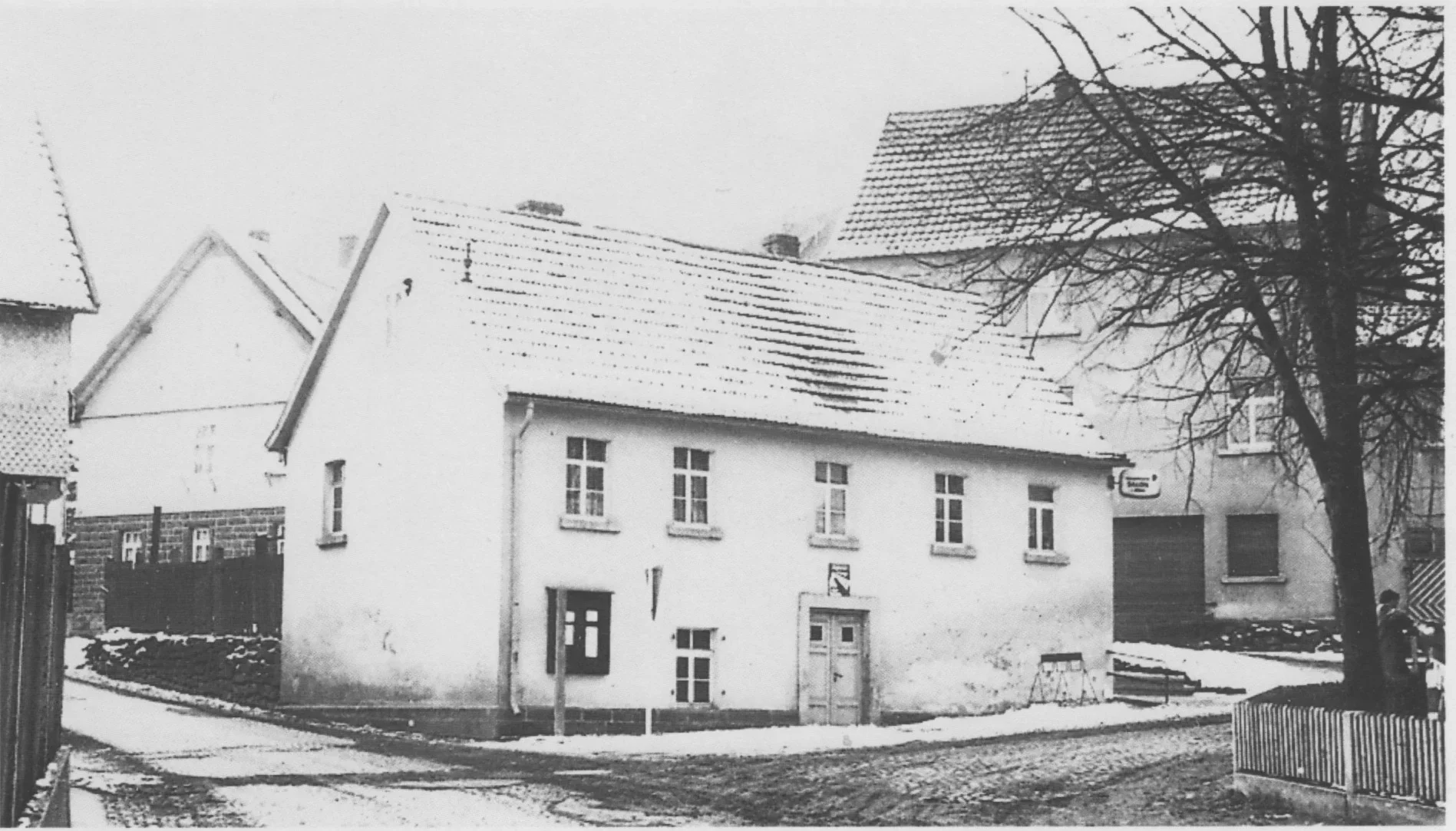 juedische Schule 70er Jahre im Winter