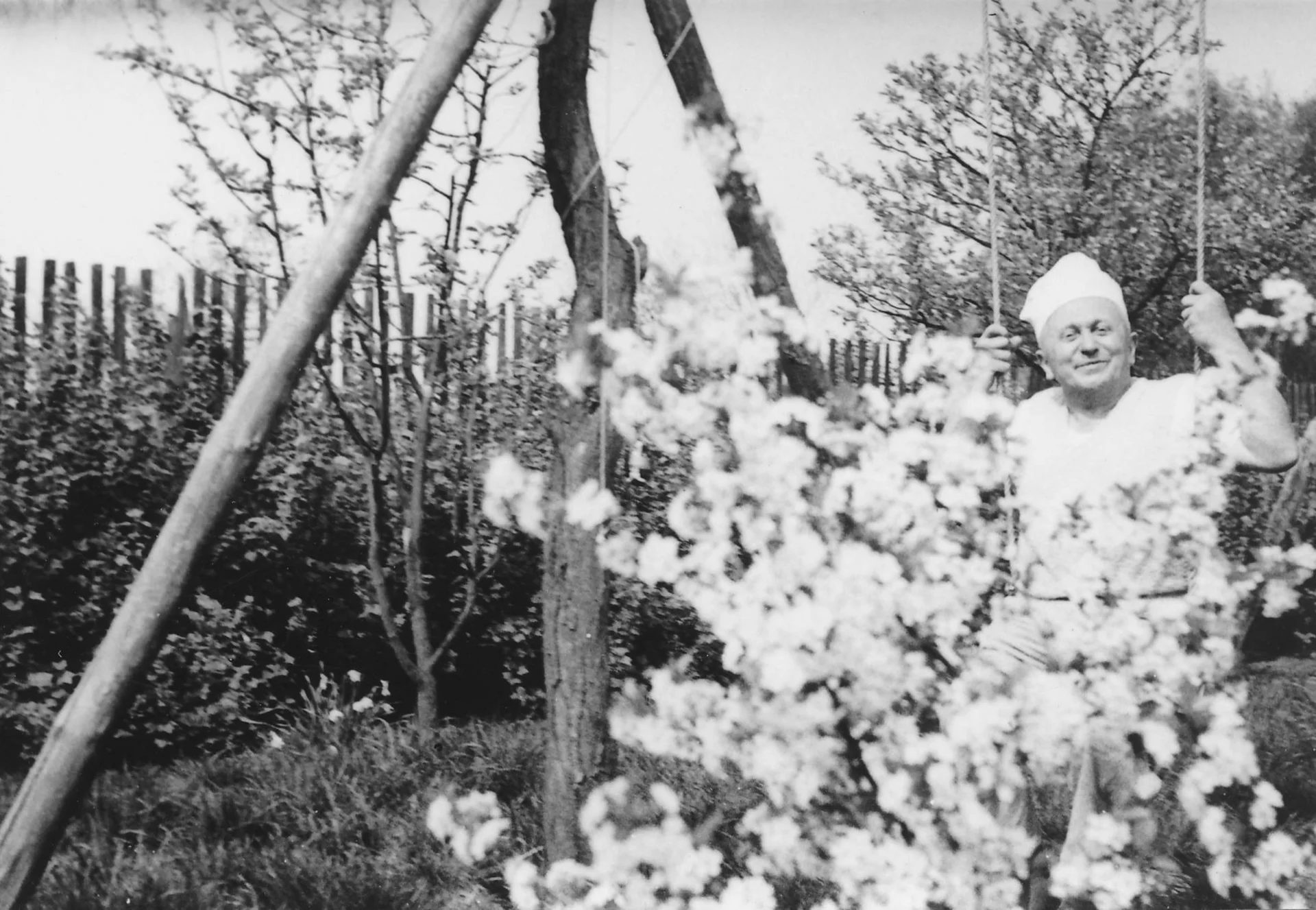 Bäckermeister Hans Seemann in seinem Garten
