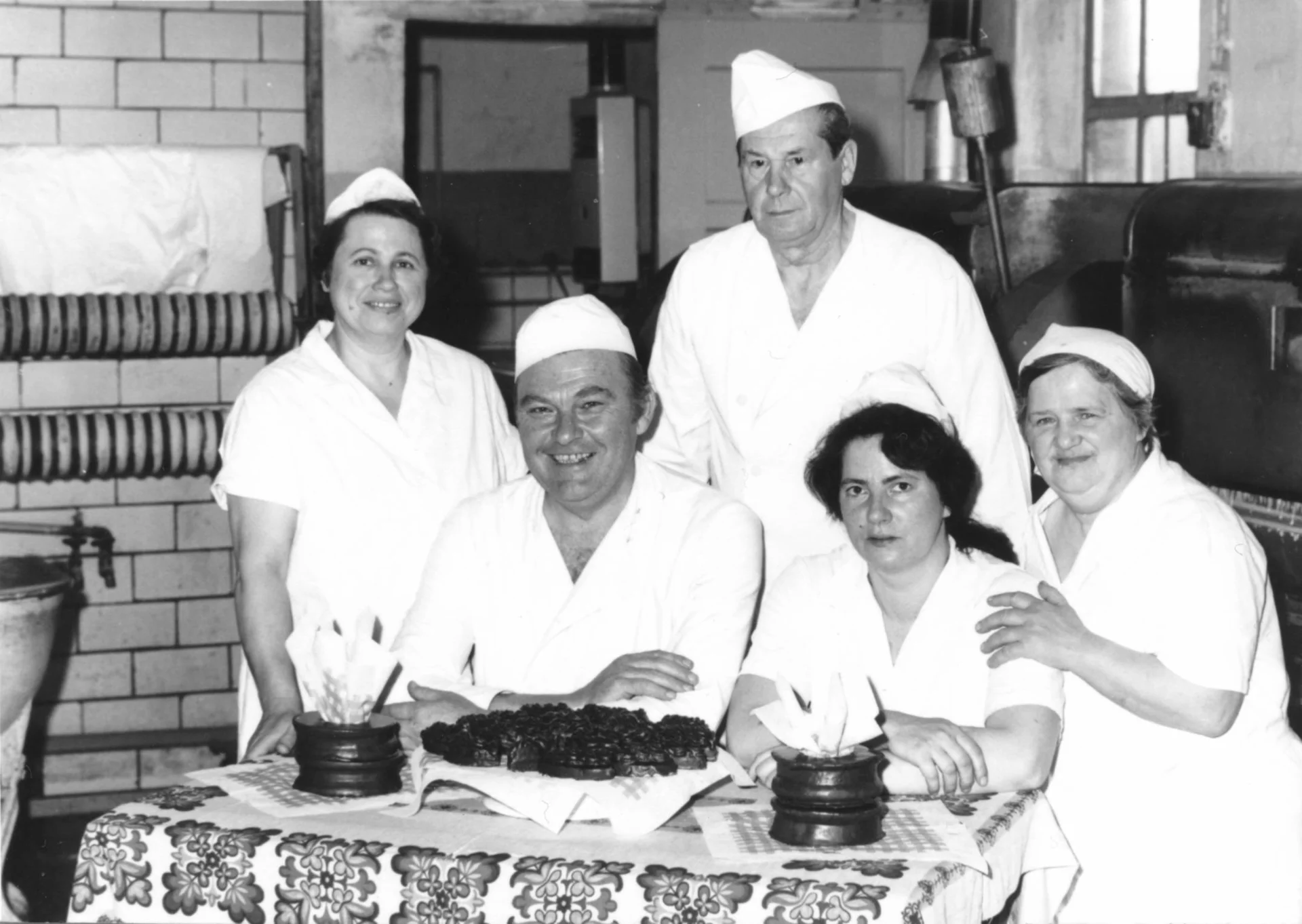 Konsumbäckerei, um 1985, von links Ilse Volkmann, Siegfried Schumacher, Bernhard Schmida, Gabi Kunst, Frau Piatrowski (Dargun)