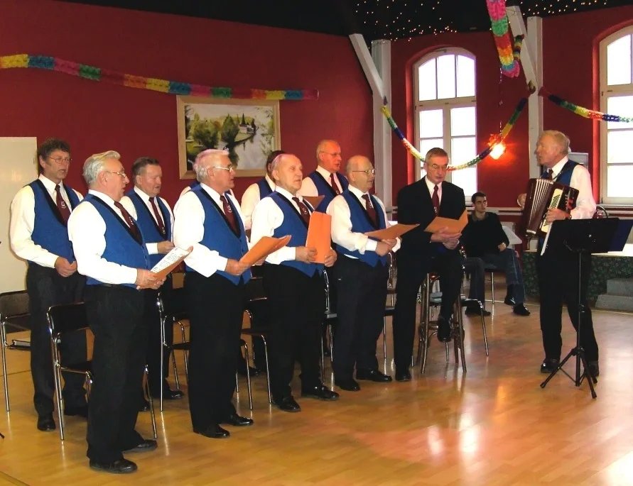 Auftritt des Männerchors am 13.12.2008 zur Weihnachtsfeier der Volkssolidarität