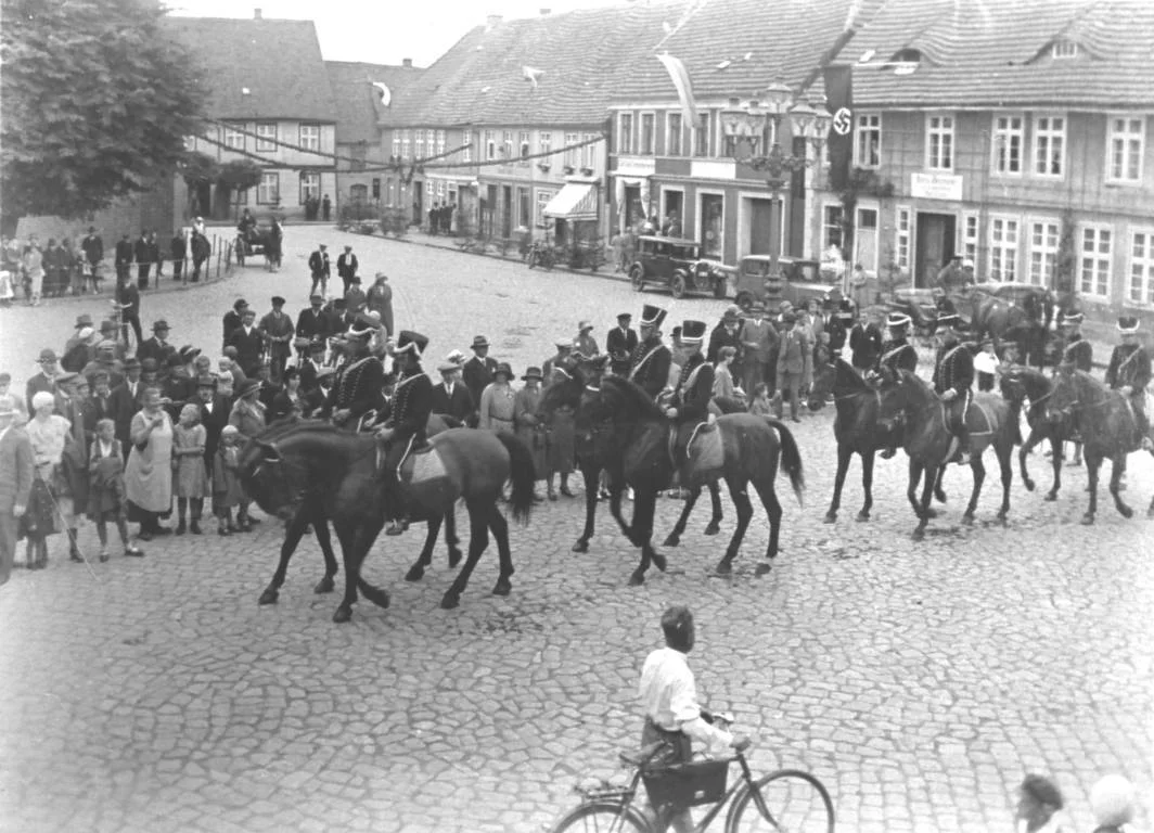 Heimatfest 1931 Reitergruppe in Husarenuniform