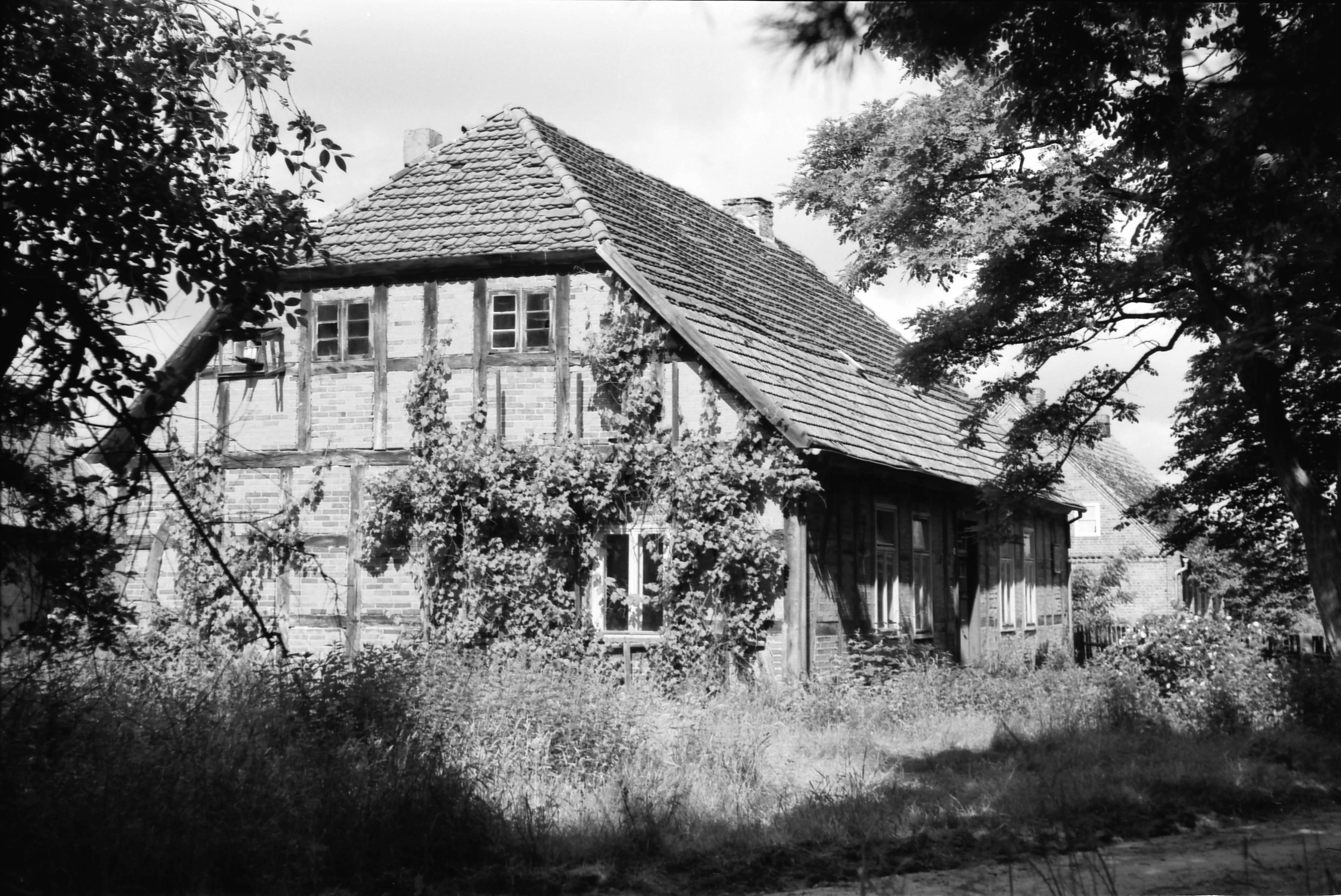Ehemaliges Schulgebäude und spätere Büdnerei 2 in Franzensberg (Foto von 1980).