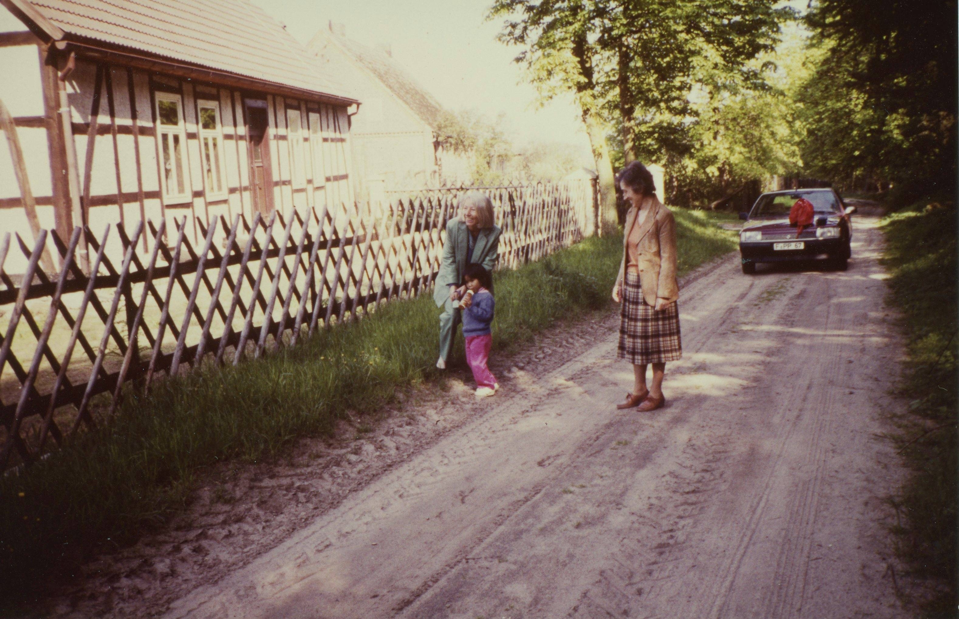 Die Schwester von Lothar Hopp, Renate, besuchte 1984 Franzensberg.