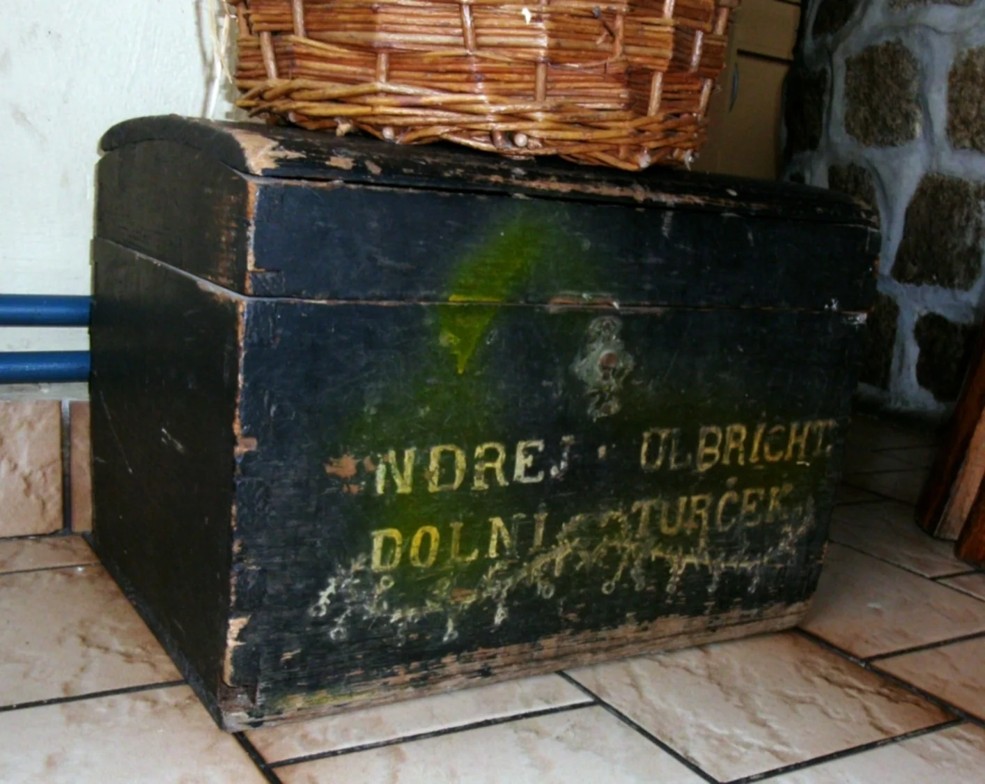 Mit dieser Holzkiste kam Andreas Ulbricht 1946 nach Neukalen