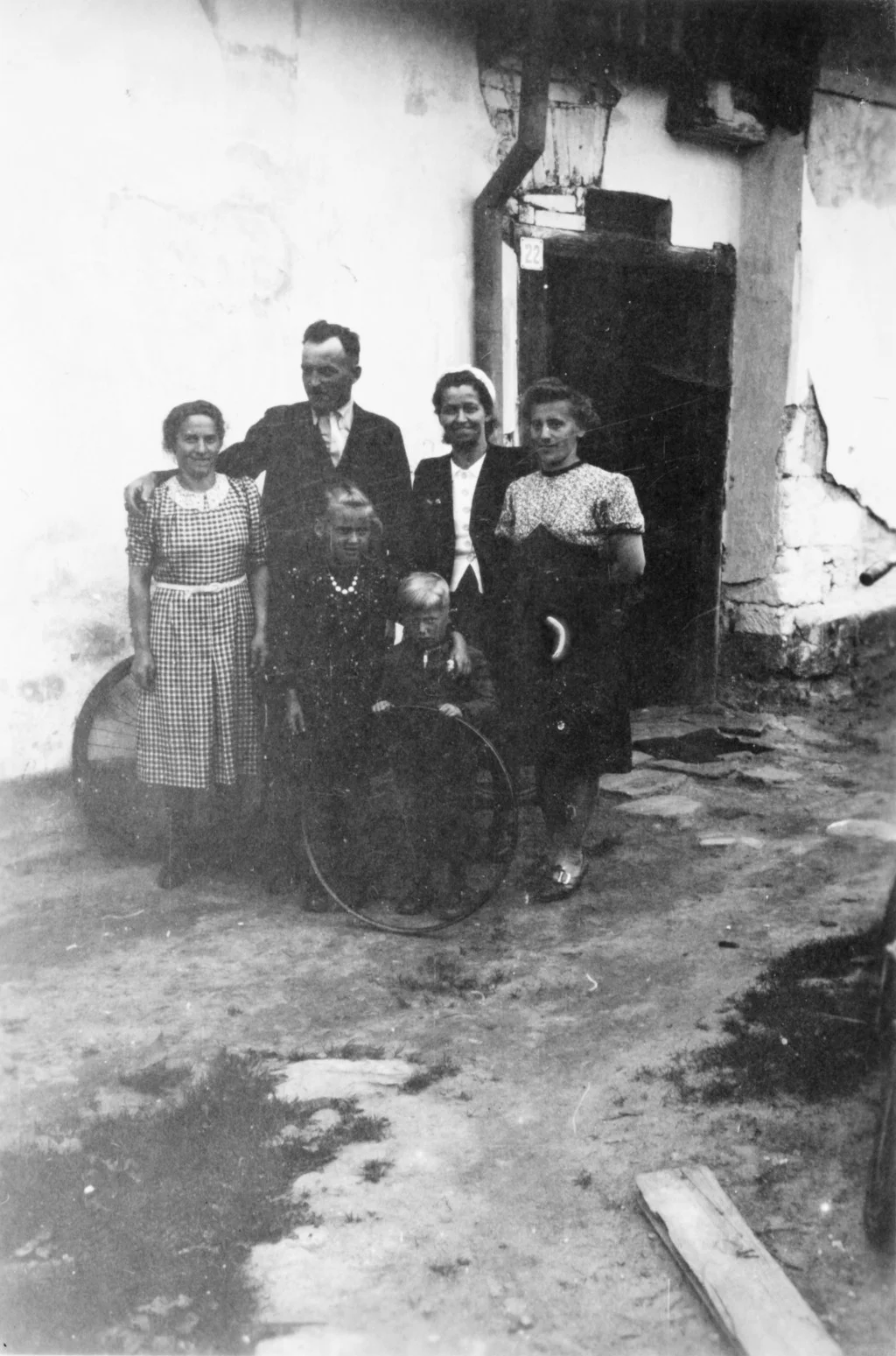 In der alten Heimat (1.5.1943) Familie Heinrich