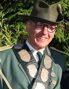 2017_-_2018_Martin_Hiller_Der_Gradlinige