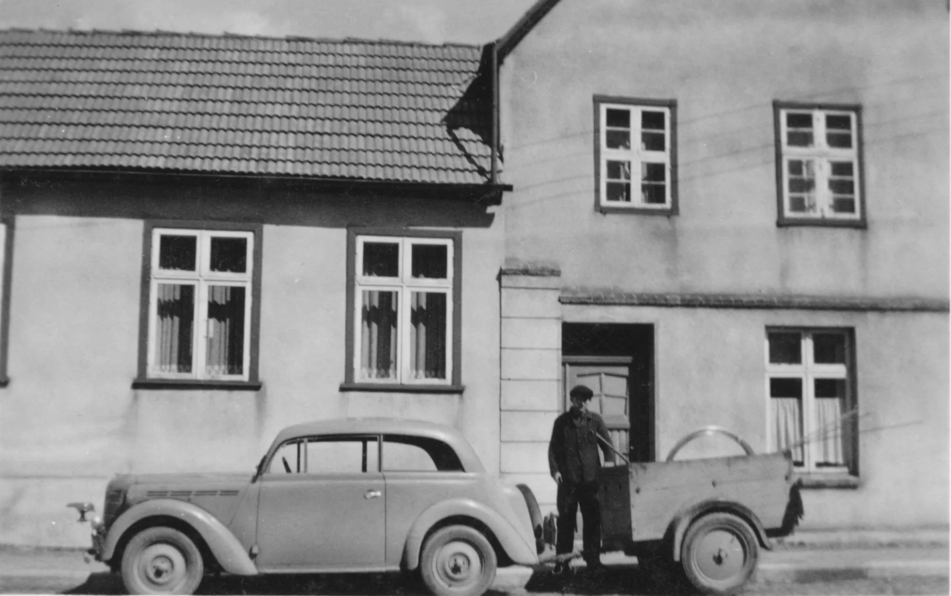 Mit diesem Gefährt fuhr Elektromeister August Voss zu seinen Kunden (2)
