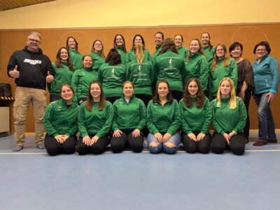 Neue Trainingsjacken f&uuml;r die Showtanzgruppe 