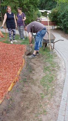 Foto des Albums: Arbeitseinsatz Innenhof neu gestalten