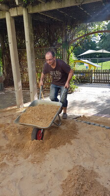 Foto des Albums: Arbeitseinsatz Innenhof neu gestalten