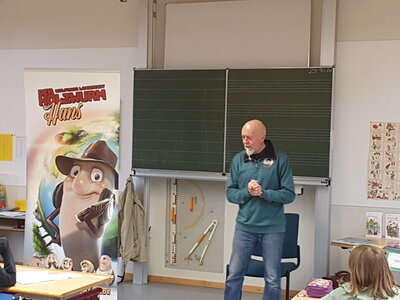 Foto des Albums: Herr Bombelmann zu Besuch an der Grundschule Hollstadt - Wollbach