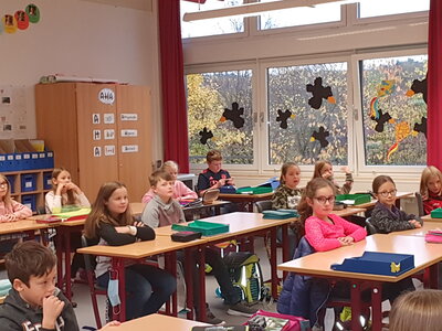 Foto des Albums: Herr Bombelmann zu Besuch an der Grundschule Hollstadt - Wollbach