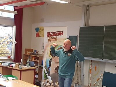 Foto des Albums: Herr Bombelmann zu Besuch an der Grundschule Hollstadt - Wollbach