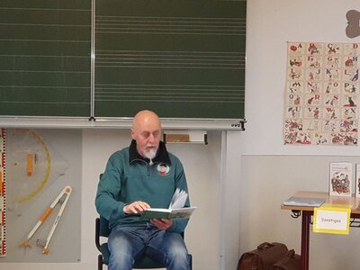 Foto des Albums: Herr Bombelmann zu Besuch an der Grundschule Hollstadt - Wollbach
