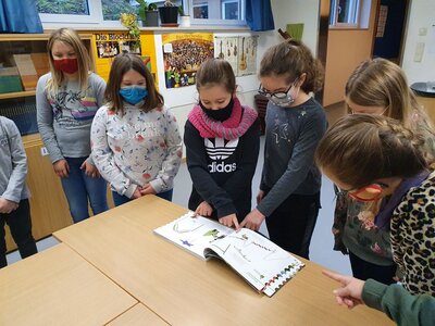 Foto des Albums: Herr Bürgermeister Bruckmüller zu Besuch in der 4. Klasse