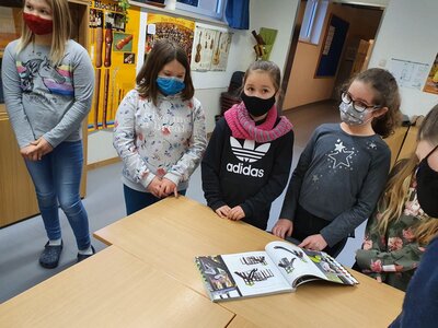 Foto des Albums: Herr Bürgermeister Bruckmüller zu Besuch in der 4. Klasse