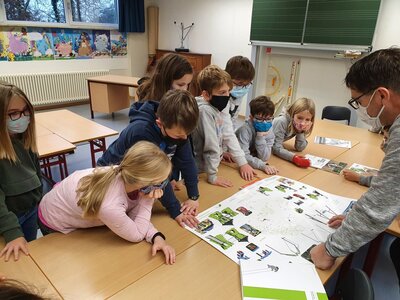 Foto des Albums: Herr Bürgermeister Bruckmüller zu Besuch in der 4. Klasse
