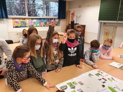 Foto des Albums: Herr Bürgermeister Bruckmüller zu Besuch in der 4. Klasse