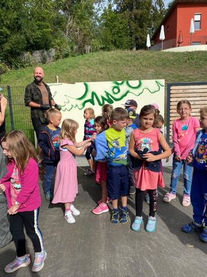 Foto des Albums: Gestaltung Eingangsbereich der Kita mit dem Graffitikünstler Nico Roth