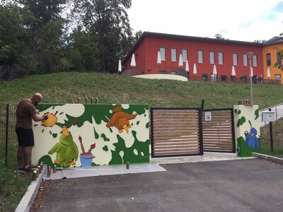 Foto des Albums: Gestaltung Eingangsbereich der Kita mit dem Graffitikünstler Nico Roth