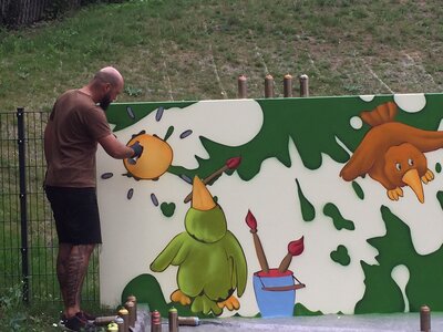 Foto des Albums: Gestaltung Eingangsbereich der Kita mit dem Graffitikünstler Nico Roth