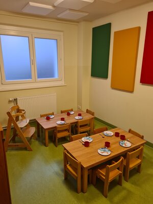 Dieser kleine gem&uuml;tliche Speiseraum wird &nbsp;im Vor- und Nachmittagsbereich auch als Kreativraum genutzt. Hier kann geknetet, gef&auml;delt, gemalt oder geklebt werden. 