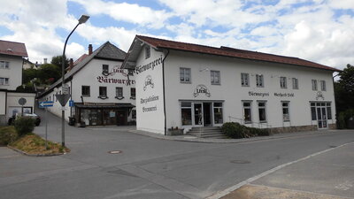 Abstecher in der Whisky-Brennerei  (Bild vergr&ouml;&szlig;ern)