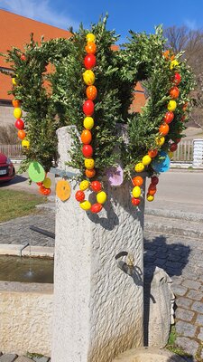 Foto des Albums: Osterhasen und Osterbrunnen