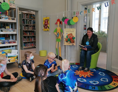 Foto des Albums: Bücherwurmfest für Kinder anlässlich 10 Jahre Bibliothek im Herbst'schen Haus (01.06.2021)