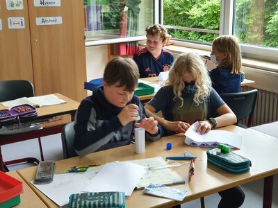 Foto des Albums: Die vierte Klasse baut Brücken aus verschiedenem Material