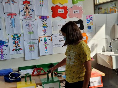 Foto des Albums: Die vierte Klasse baut Brücken aus verschiedenem Material