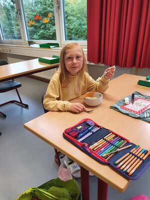 Foto des Albums: Die Klasse 3a kocht Kartoffelsalat