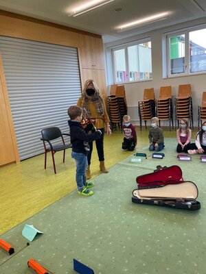 Foto des Albums: WIM- Unterricht in der 2. Klasse - Streichinstrumente