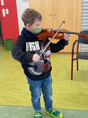 Foto des Albums: WIM- Unterricht in der 2. Klasse - Streichinstrumente