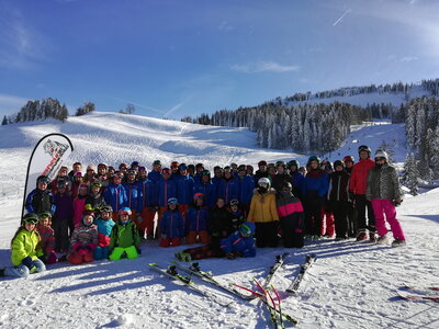 Abschlussfoto Skikurs  (Bild vergr&ouml;&szlig;ern)