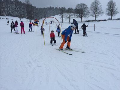 Bambiniskikurs  (Bild vergr&ouml;&szlig;ern)