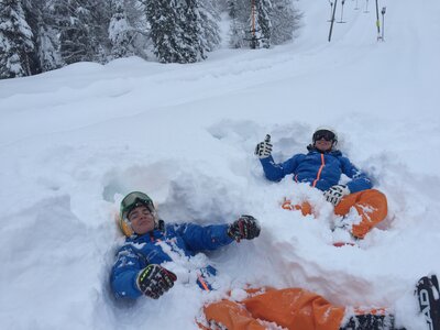 Spa&szlig; im Schnee  (Bild vergr&ouml;&szlig;ern)