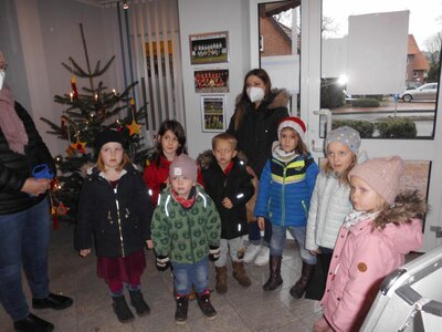 Foto des Albums: Weihnachtsbaumschmücken bei Postbank BHW