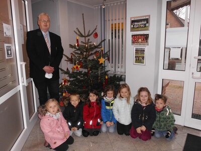 Foto des Albums: Weihnachtsbaumschmücken bei Postbank BHW