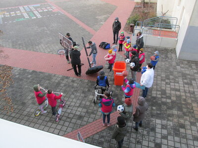 Alle warten gespannt...! 
