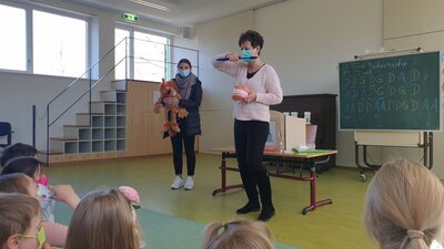 Foto des Albums: Die Zahnärztin zu Besuch in den 1. Klassen