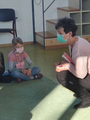 Foto des Albums: Die Zahnärztin zu Besuch in den 1. Klassen
