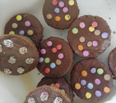 Foto des Albums: Kuchen- und Muffinverkauf zugunsten ukrainischer Flüchtlinge im Landkreis Rhön-Grabfeld