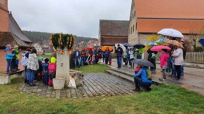 Foto des Albums: Osterkrone und Osterbrunnen