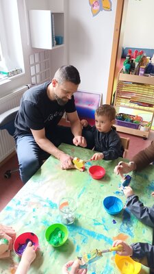 Foto des Albums: Die Papa´s basteln und die Mama´s kommen zum Muttertagskaffee