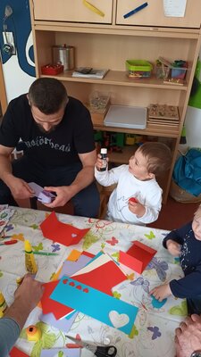 Foto des Albums: Die Papa´s basteln und die Mama´s kommen zum Muttertagskaffee