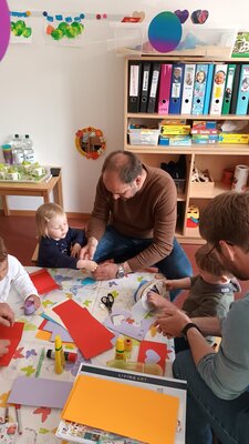 Foto des Albums: Die Papa´s basteln und die Mama´s kommen zum Muttertagskaffee