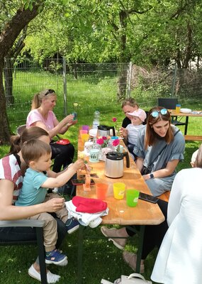 Foto des Albums: Die Papa´s basteln und die Mama´s kommen zum Muttertagskaffee