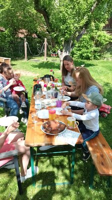 Foto des Albums: Die Papa´s basteln und die Mama´s kommen zum Muttertagskaffee