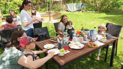 Foto des Albums: Die Papa´s basteln und die Mama´s kommen zum Muttertagskaffee